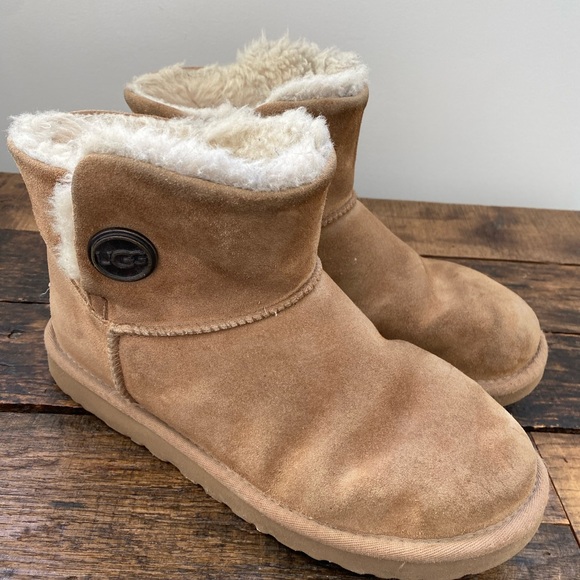 UGG Bailey Button - Picture 3 of 10